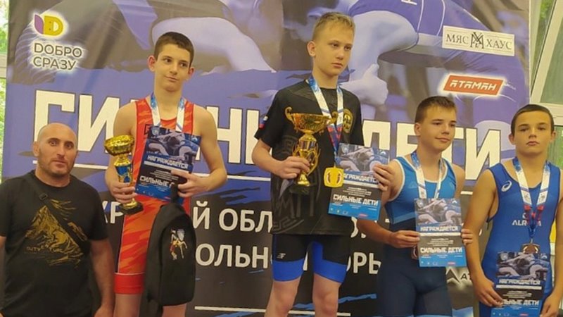 Новочеркасские борцы стали призерами областных соревнований