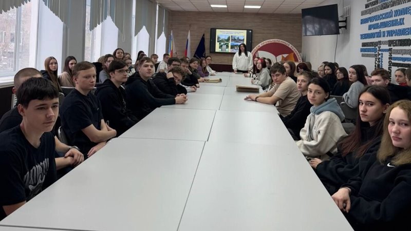 Сотрудники Госархива провели серию лекций для молодежи об освобождении Новочеркасска от фашистов