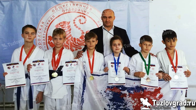 Новочеркасские каратисты выиграли детский турнир в Шахтах