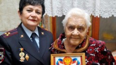 Благодаря 90-летней пенсионерке из Новочеркасска для бойцов СВО было изготовлено 1100 окопных свечей