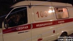 В Новочеркасске пожилой мужчина выпал из окна и не подпускал к себе медработников