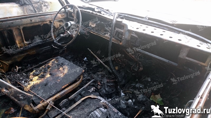 В Новочеркасске ночью сгорели 3 автомобиля, видео