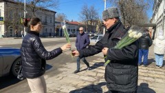 Новочеркасские полицейские присоединились к Всероссийской акции «8 марта в каждый дом»