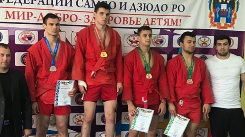 Новочеркасские самбисты завоевали 3 медали на чемпионате Ростовской области