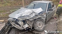 В Новочеркасске водитель при выезде со двора не пропустил внедорожник