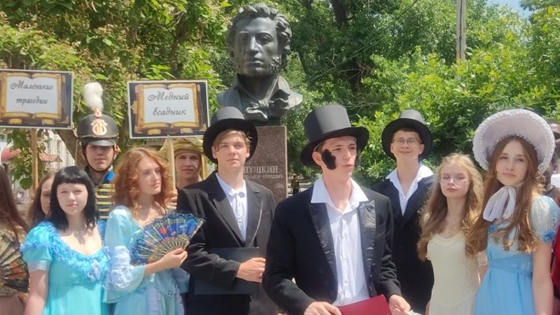 В Новочеркасске к юбилею Пушкина прошла театрализованная уличная акция