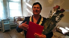 В Новочеркасске бывшему директору 10-й школы Нине Белоцерковской исполнилось 80 лет