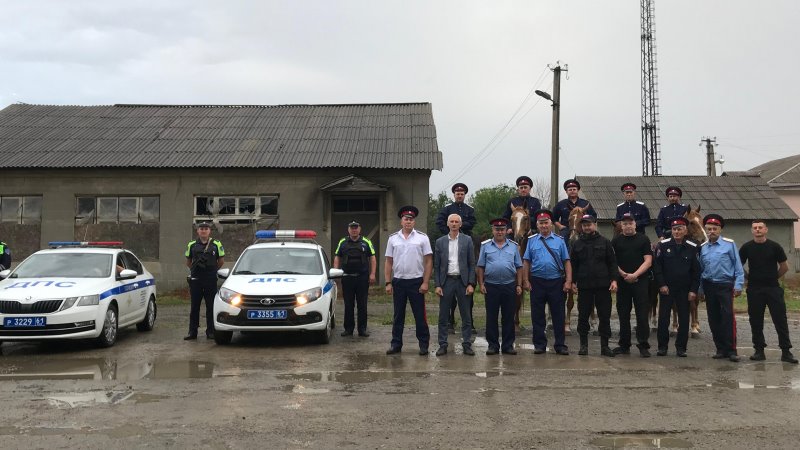 Сотрудники ГАИ Новочеркасска проводят профилактические мероприятия с водителями мототранспорта