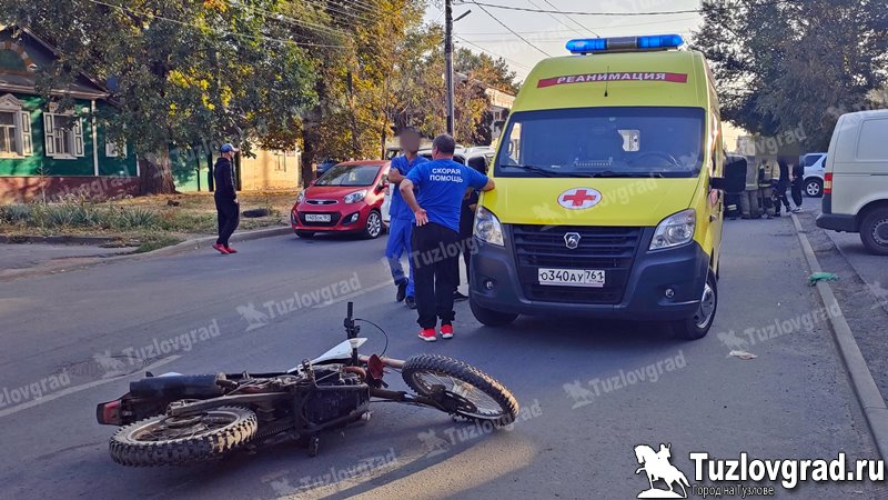 В Новочеркасске двое детей на мотоцикле столкнулись с автомобилем