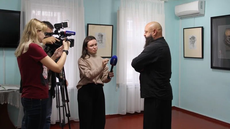 Жителей Новочеркасска приглашают посетить уникальную художественную выставку, посвященную героям СВО