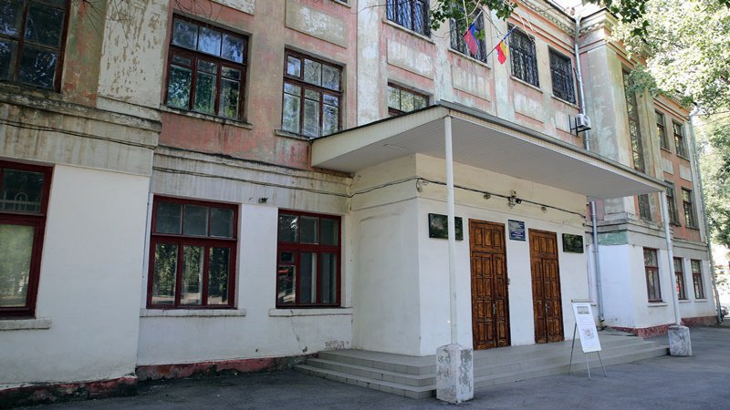 В Новочеркасске заменят окна и кровли в 10 школах и детских садах