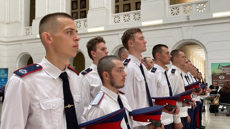 В Новочеркасске казакам Платовской сотни политеха присвоили чины хорунжих  