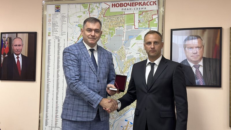 Заместитель главы администрации Новочеркасска Константин Хмельницкий награжден знаком губернатора Ростовской области «За безупречную службу»
