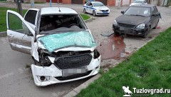 В Новочеркасске лихач не справился с управлением на повороте и несколько раз перевернулся