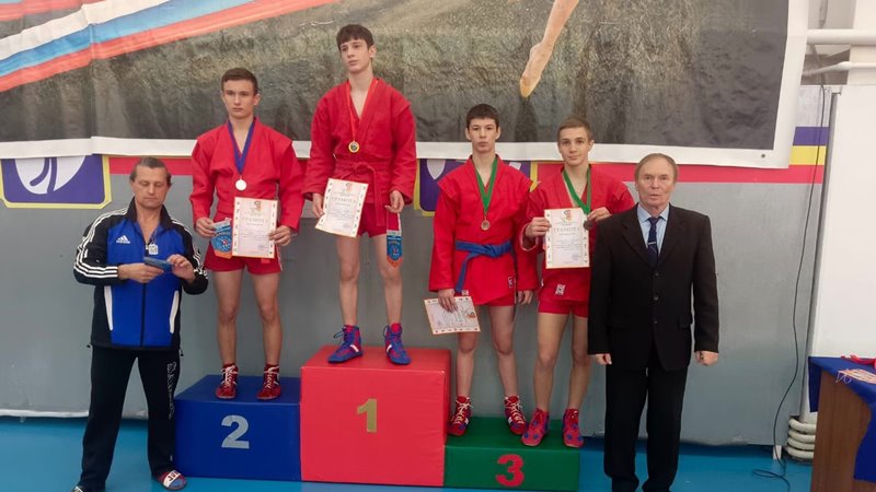 Новочеркасские самбисты стали призерами турнира в Каменск-Шахтинском