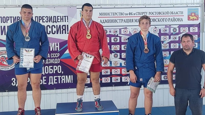 Новочеркасские самбисты успешно выступили на областном первенстве